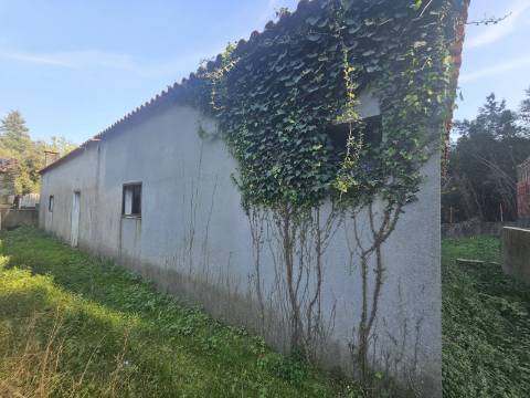 Três Moradias Por Recuperar