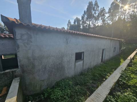 Três Moradias Por Recuperar