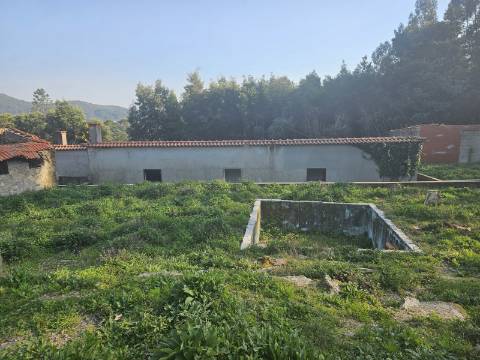 Três Moradias Por Recuperar