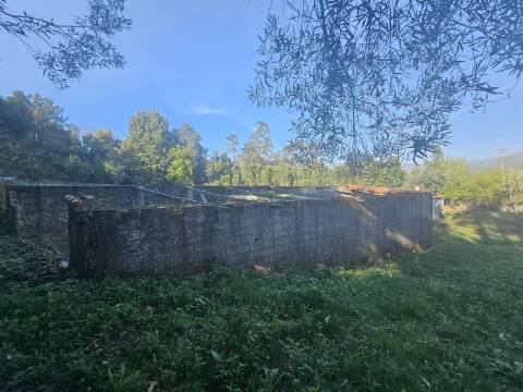 Três Moradias Por Recuperar