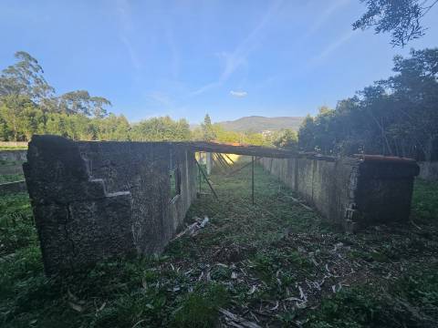 Três Moradias Por Recuperar