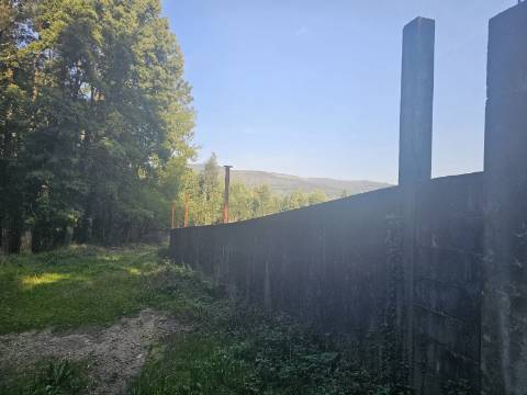 Três Moradias Por Recuperar