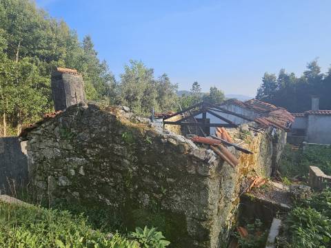 Três Moradias Por Recuperar