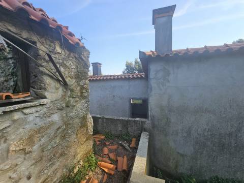 Três Moradias Por Recuperar