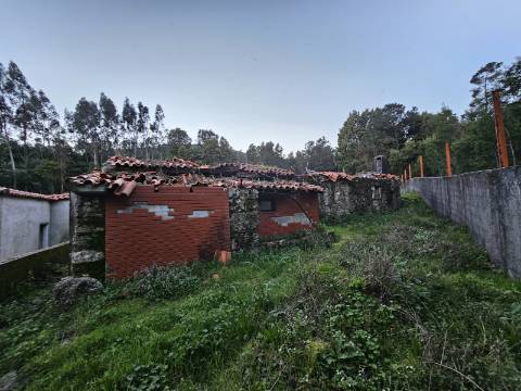 Três Moradias Por Recuperar