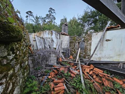 Três Moradias Por Recuperar