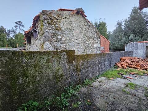 Três Moradias Por Recuperar