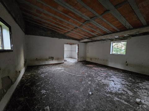 Três Moradias Por Recuperar