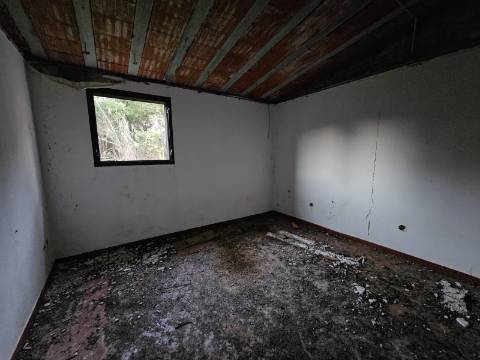 Três Moradias Por Recuperar