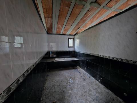 Três Moradias Por Recuperar