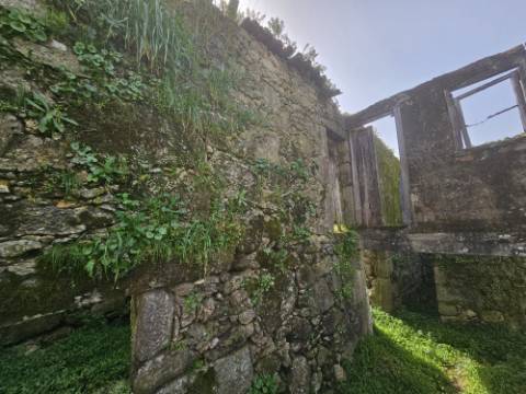 Moradia em ruina 5 min de Ponte de Lima