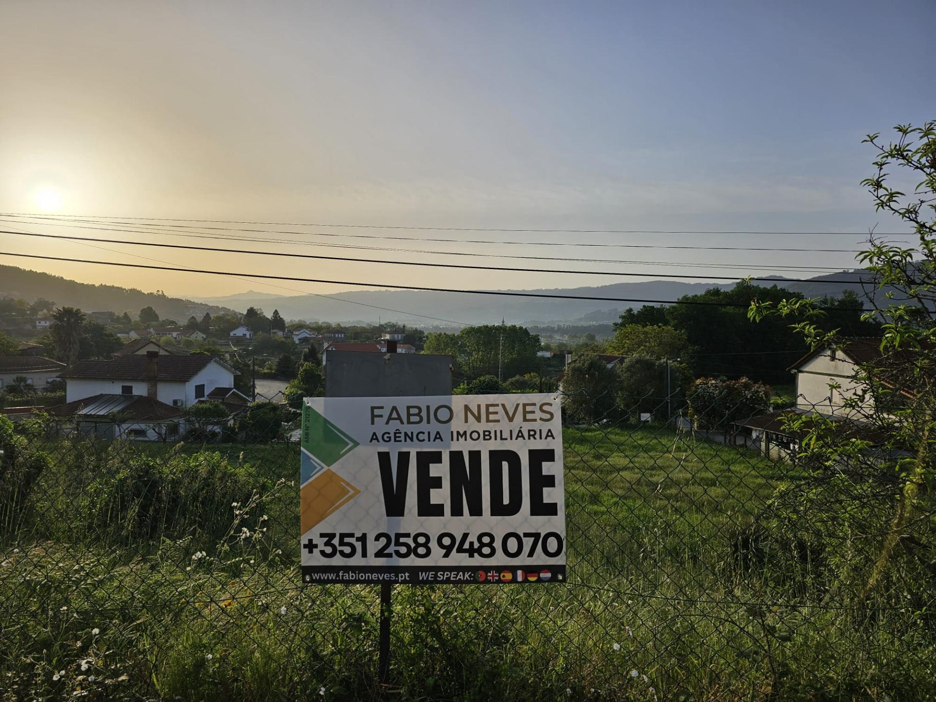 Terreno para Construção em Refoios do Lima - Excelente Localização