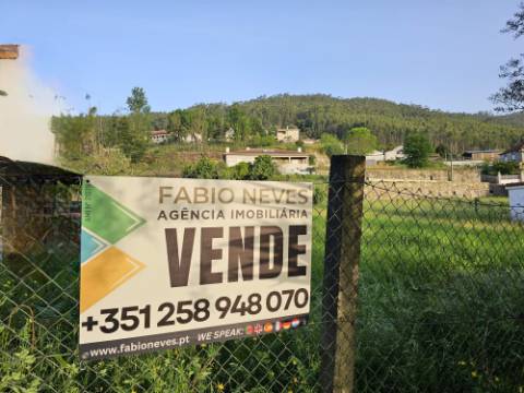 Terreno para Construção em Refoios do Lima - Excelente Localização