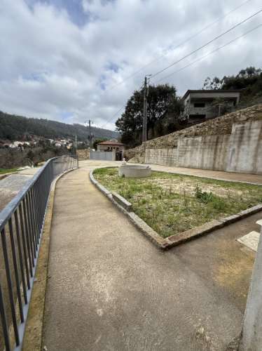 Moradia T3 com Vistas Desafogadas em Zona de Montanha