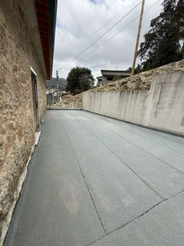 Moradia T3 com Vistas Desafogadas em Zona de Montanha