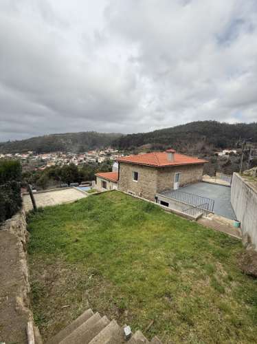 Moradia T3 com Vistas Desafogadas em Zona de Montanha