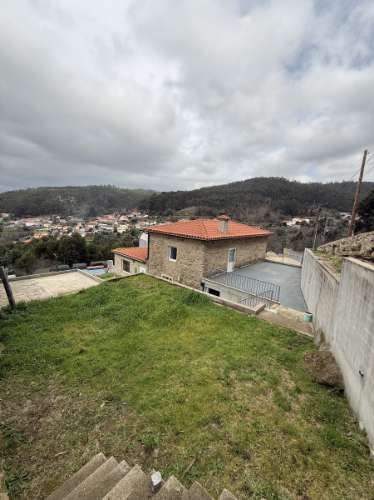 Moradia T3 com Vistas Desafogadas em Zona de Montanha