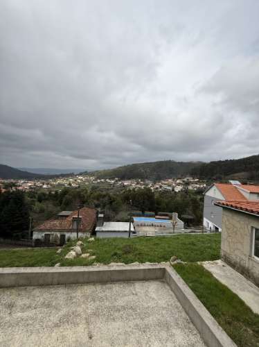 Moradia T3 com Vistas Desafogadas em Zona de Montanha