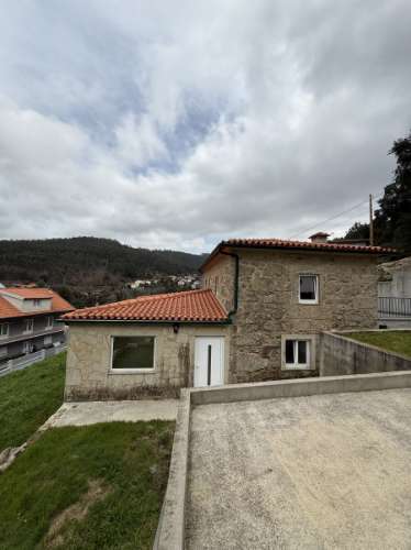 Moradia T3 com Vistas Desafogadas em Zona de Montanha