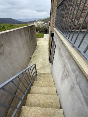 Moradia T3 com Vistas Desafogadas em Zona de Montanha