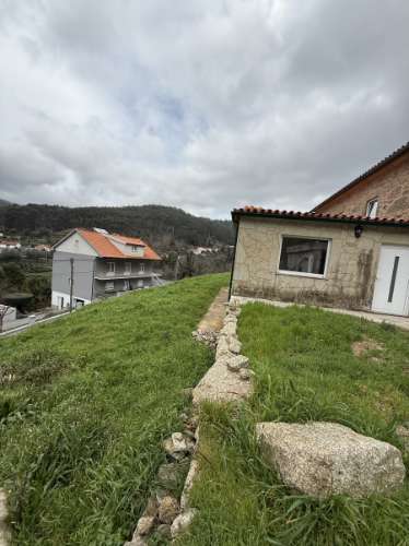 Moradia T3 com Vistas Desafogadas em Zona de Montanha