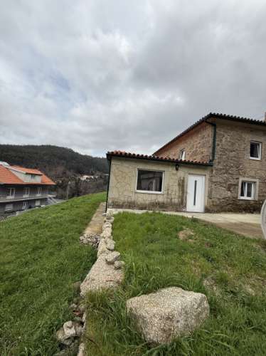 Moradia T3 com Vistas Desafogadas em Zona de Montanha