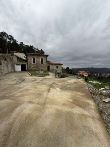 Moradia T3 com Vistas Desafogadas em Zona de Montanha