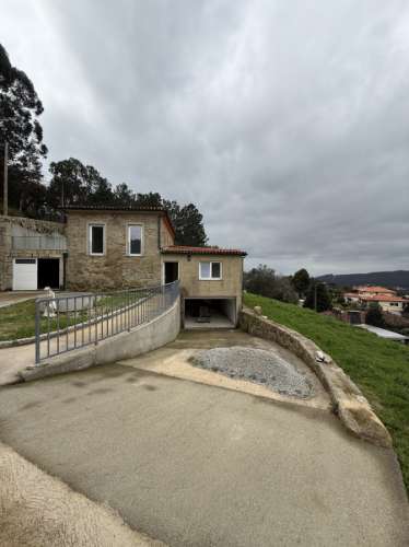 Moradia T3 com Vistas Desafogadas em Zona de Montanha