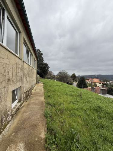 Moradia T3 com Vistas Desafogadas em Zona de Montanha