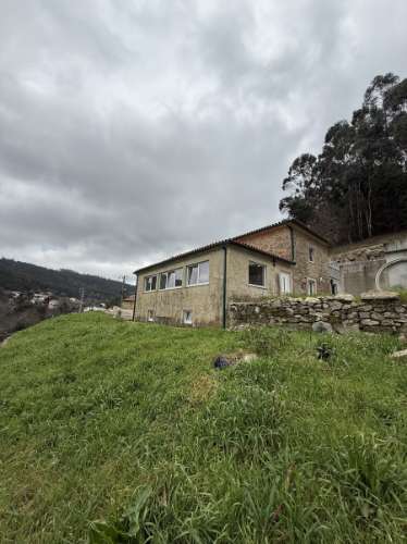 Moradia T3 com Vistas Desafogadas em Zona de Montanha