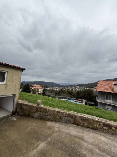 Moradia T3 com Vistas Desafogadas em Zona de Montanha