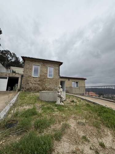 Moradia T3 com Vistas Desafogadas em Zona de Montanha