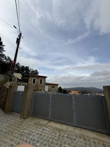 Moradia T3 com Vistas Desafogadas em Zona de Montanha
