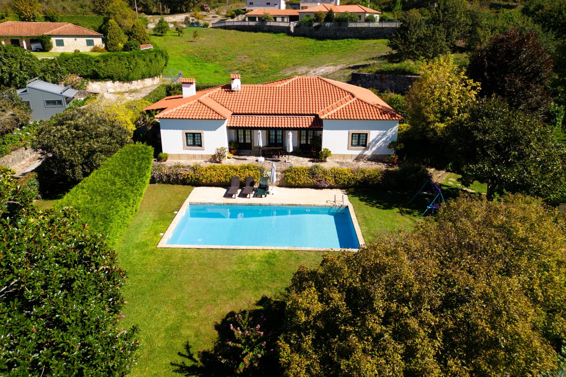Moradia V4 de Luxo c/ Piscina e Campo de Ténis em Couto, Arcos de Valdevez