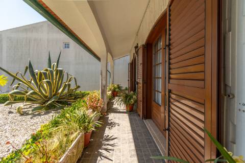 Moradia T3 com amplo terreno em Oliveirinha, Aveiro