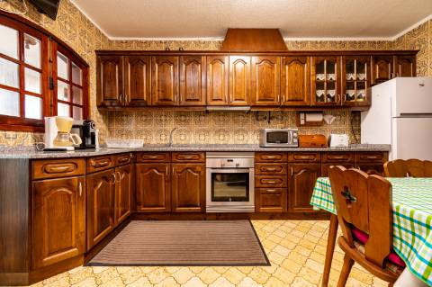 Moradia T3 com amplo terreno em Oliveirinha, Aveiro