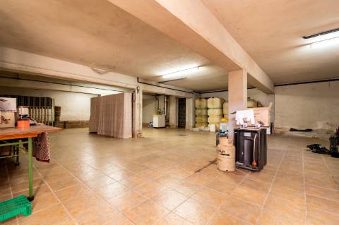 Moradia T3 com amplo terreno em Oliveirinha, Aveiro
