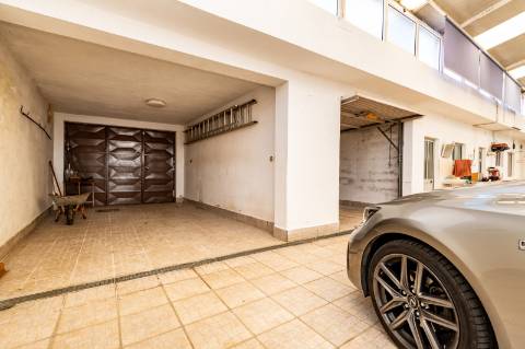 Moradia T3 com amplo terreno em Oliveirinha, Aveiro