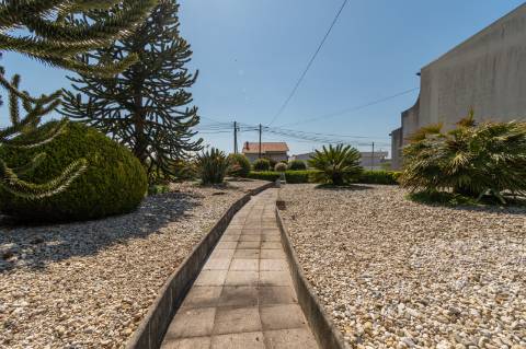 Moradia T3 com amplo terreno em Oliveirinha, Aveiro