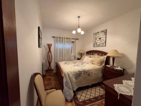 Moradia com vista panorâmica, espaço exterior generoso e enorme potencial em Távora, Arcos de Valdevez