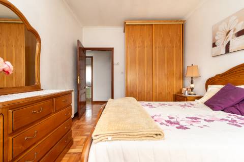 Moradia com vista panorâmica, espaço exterior generoso e enorme potencial em Távora, Arcos de Valdevez