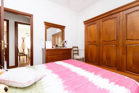 Moradia com vista panorâmica, espaço exterior generoso e enorme potencial em Távora, Arcos de Valdevez