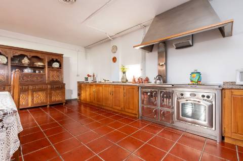 Moradia com vista panorâmica, espaço exterior generoso e enorme potencial em Távora, Arcos de Valdevez