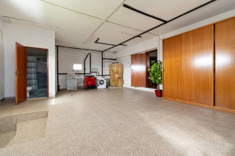 Moradia com vista panorâmica, espaço exterior generoso e enorme potencial em Távora, Arcos de Valdevez