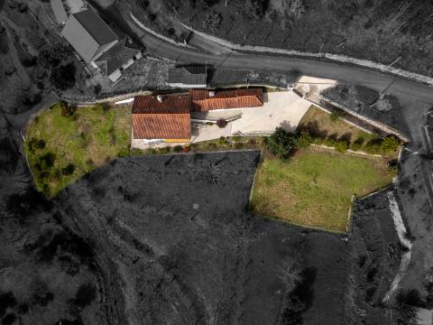 Moradia com vista panorâmica, espaço exterior generoso e enorme potencial em Távora, Arcos de Valdevez