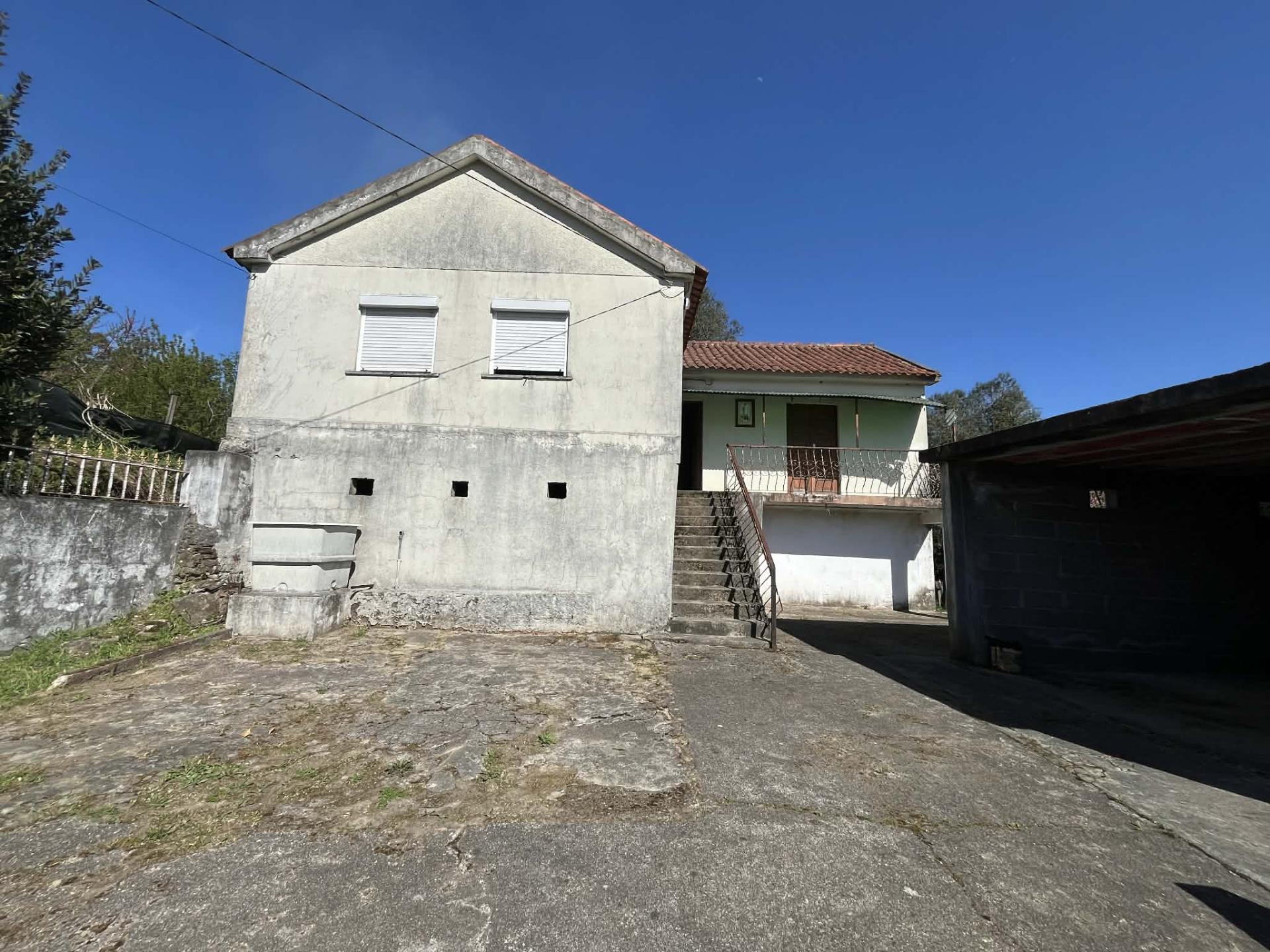 Moradia T3 com adega e lagar - Potencial único em Rebodões, Ponte de Lima