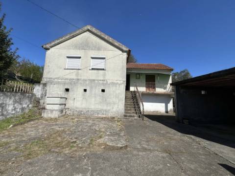 Moradia T3 com adega e lagar - Potencial único em Rebodões, Ponte de Lima