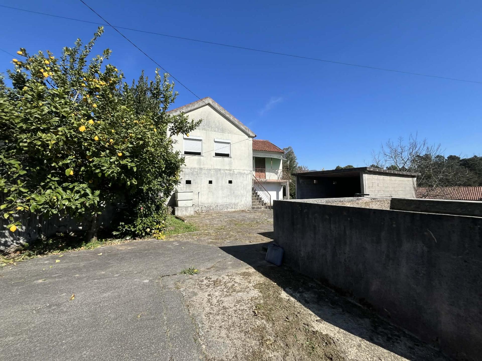 Moradia T3 com adega e lagar - Potencial único em Rebodões, Ponte de Lima