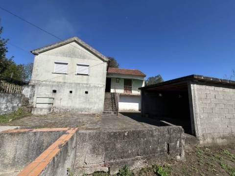 Moradia T3 com adega e lagar - Potencial único em Rebodões, Ponte de Lima