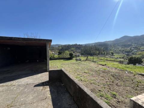 Moradia T3 com adega e lagar - Potencial único em Rebodões, Ponte de Lima